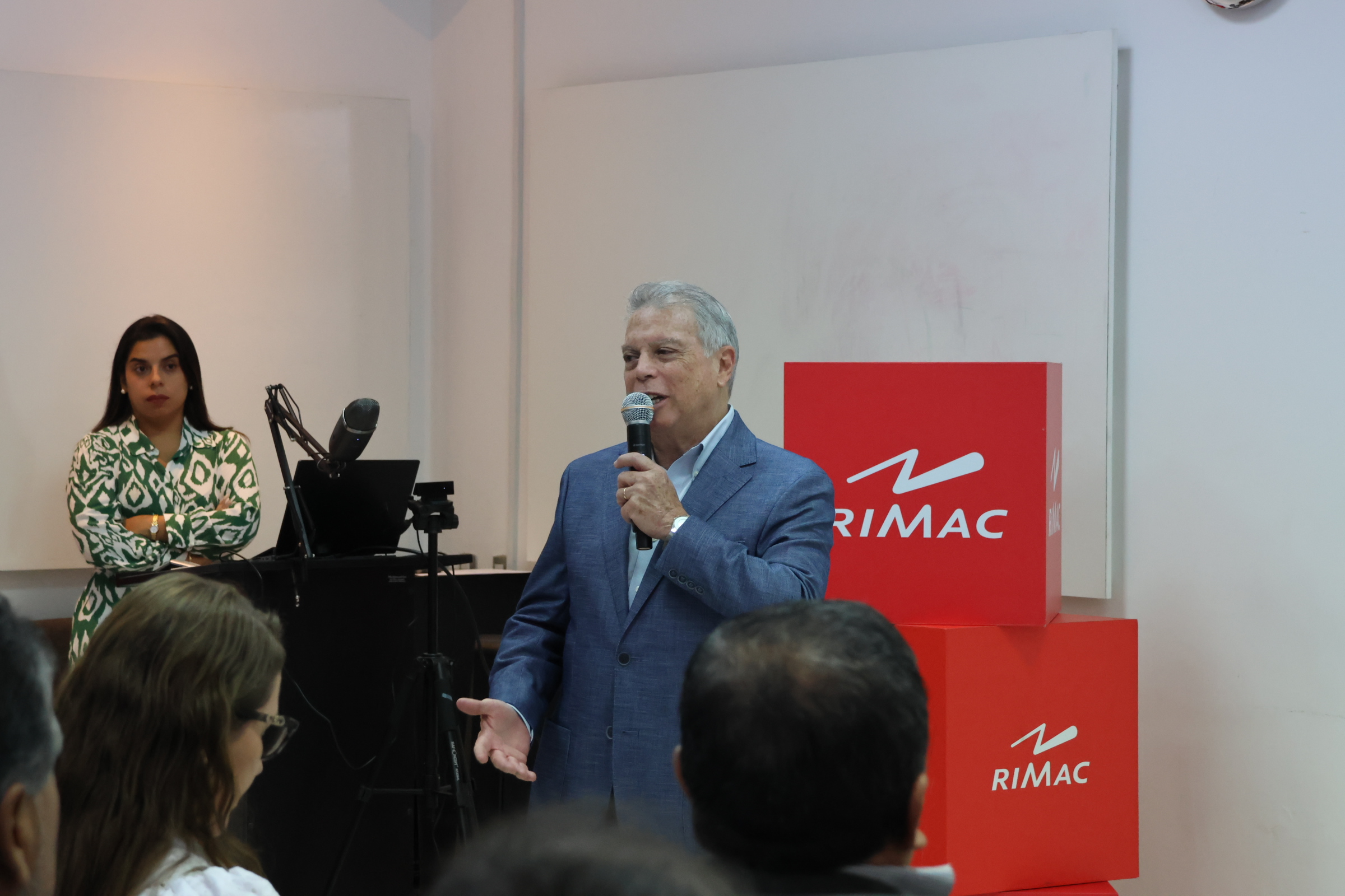 Participantes del desayuno de trabajo APECOSE y RIMAC