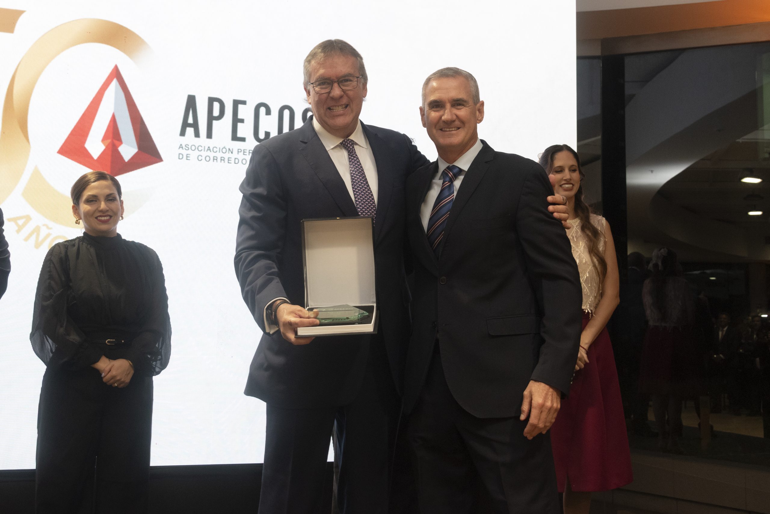 Reconocimiento a past presidents de APECOSE