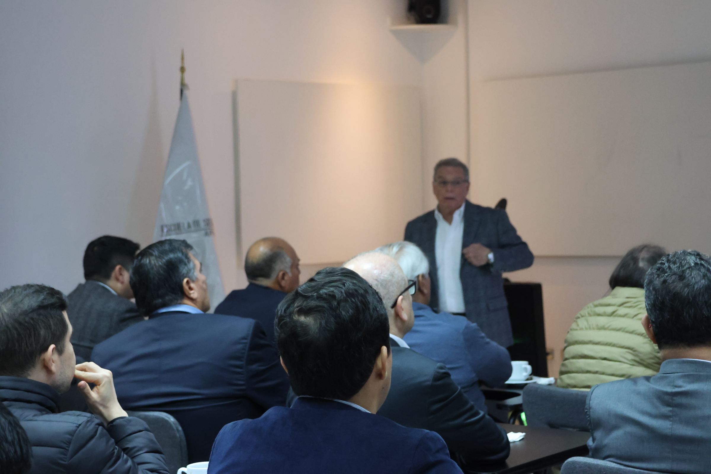 Representantes del sector participando en una sesión de trabajo de APECOSE