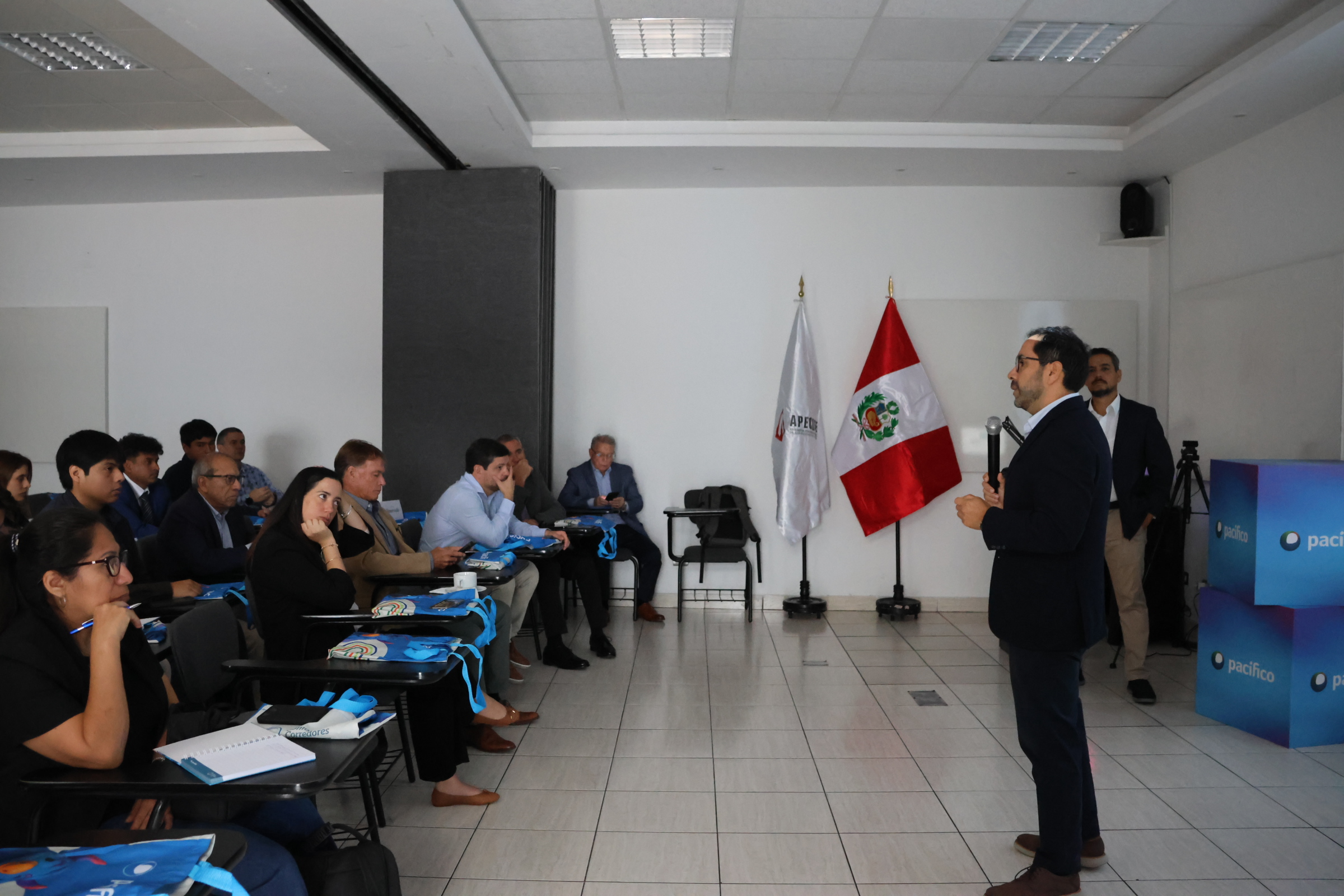Charla sobre inteligencia artificial con Pacífico Seguros para empresas asociadas