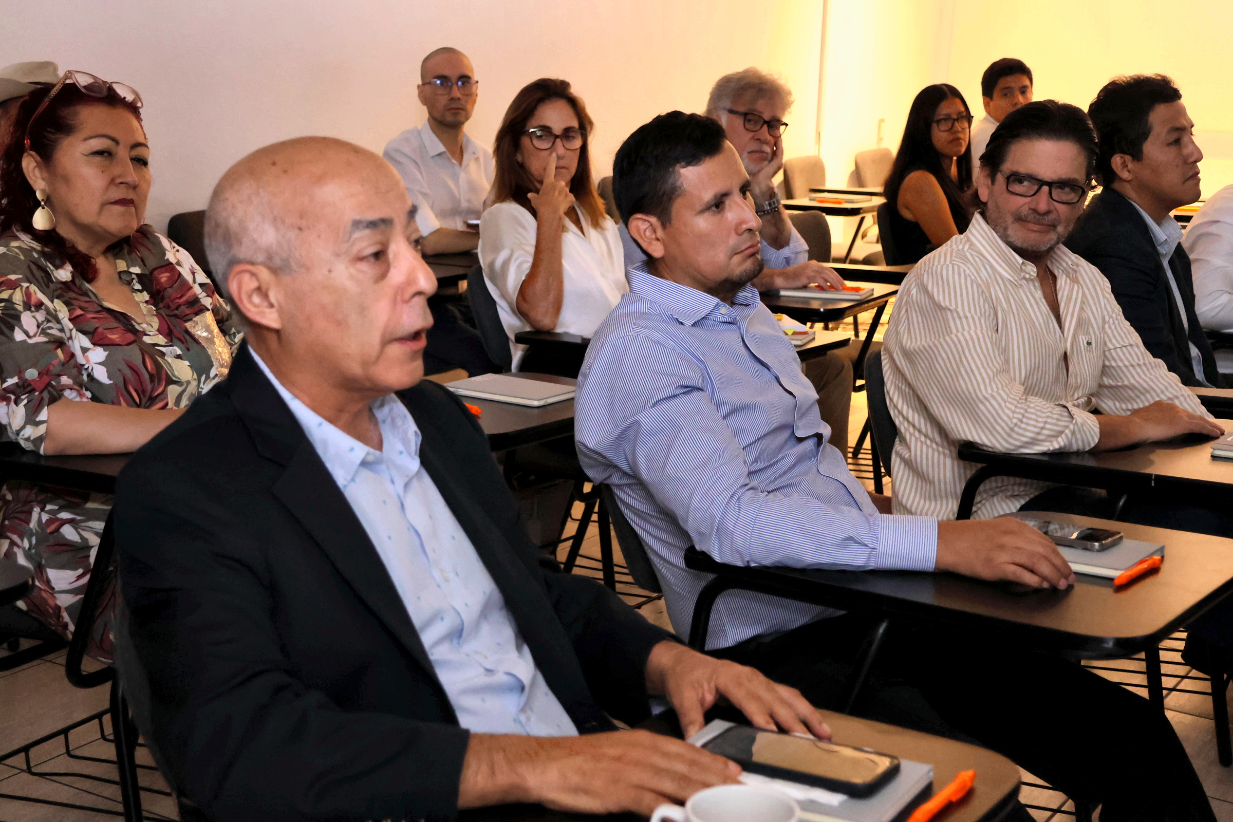 Empresas asociadas participantes durante la presentación