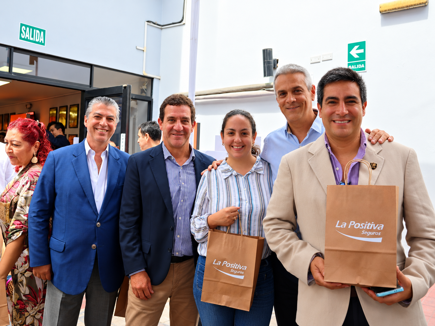 Representantes y participantes durante el desayuno de trabajo con La Positiva
